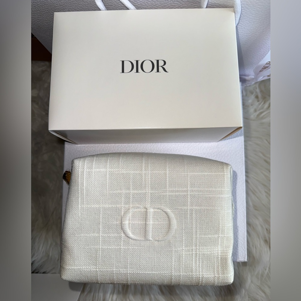Dior Travel Set Make up Pouch and Mirror - Picture 3 of 6